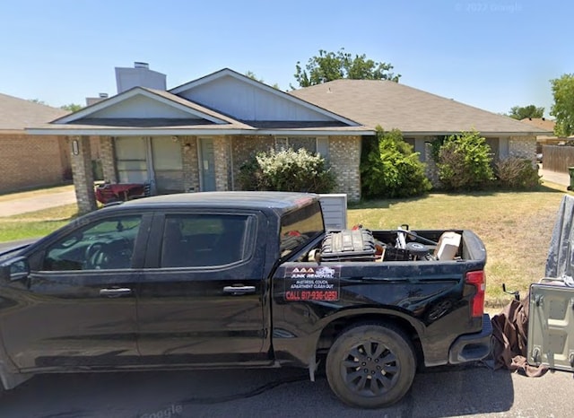 ranch-style house featuring a front lawn