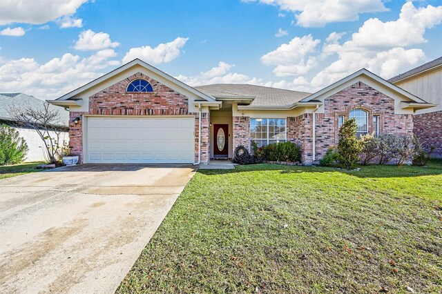 view of front of property featuring a front lawn and a garage