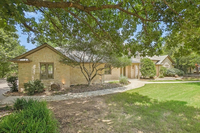 view of front of property with a front yard