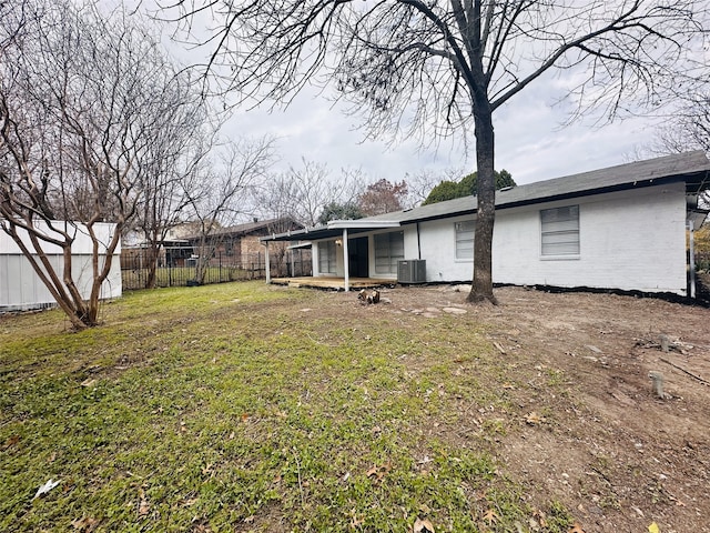 view of yard featuring central AC unit