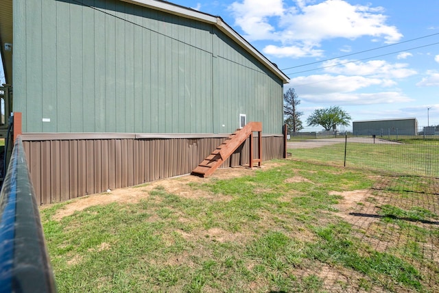 view of yard featuring fence and an outbuilding