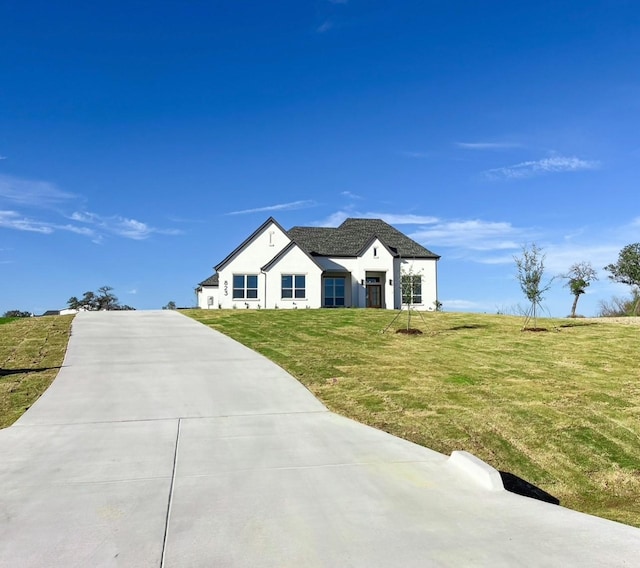 view of front of property with a front lawn