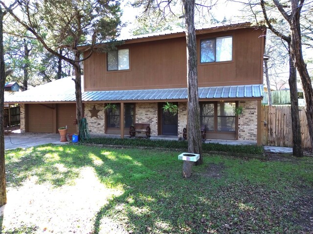 view of front of property featuring a front yard and a garage