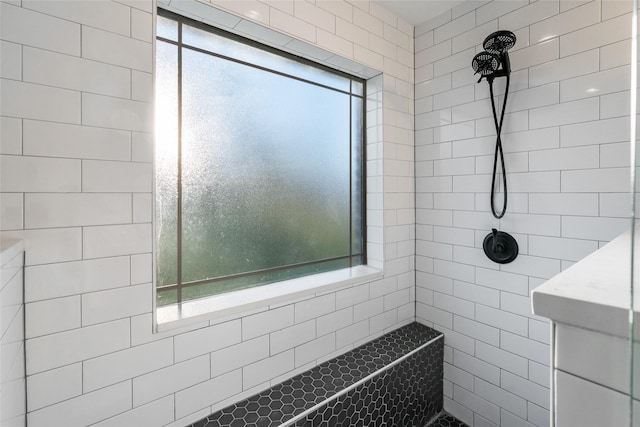 bathroom featuring tiled shower