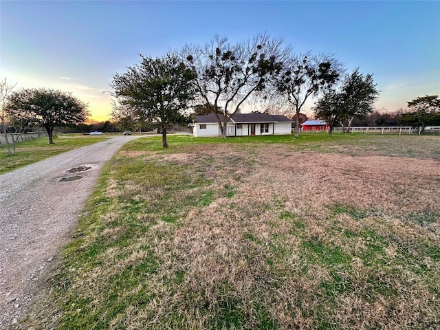 view of front of property featuring a yard