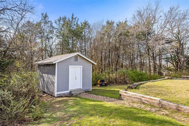 view of outdoor structure featuring a yard