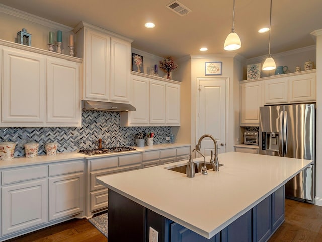 kitchen with stainless steel appliances, sink, and a kitchen island with sink