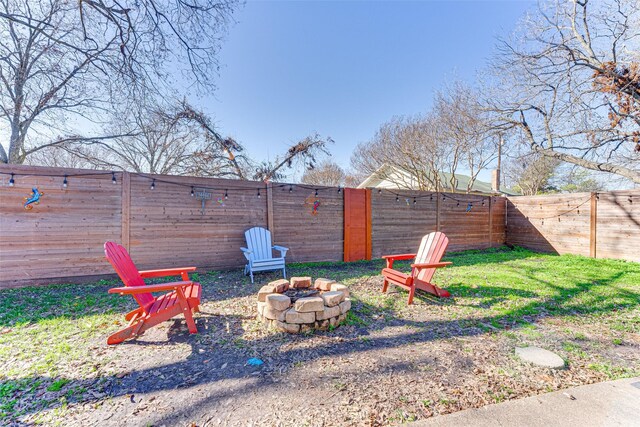 view of yard featuring an outdoor fire pit