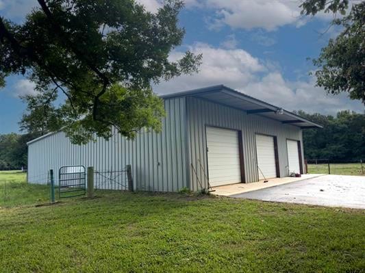 garage featuring a lawn