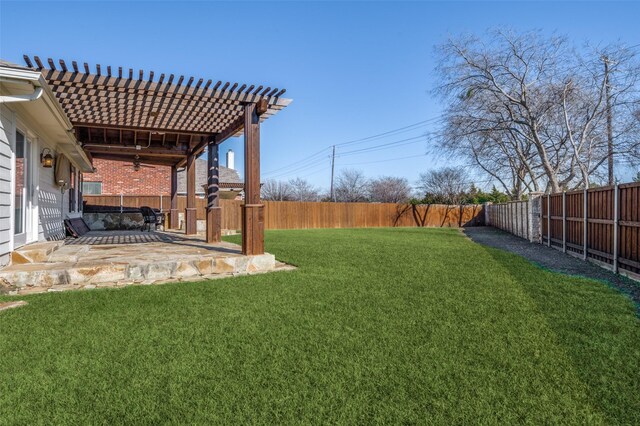 view of yard featuring a patio