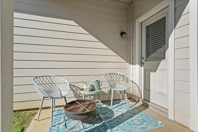 view of patio with an outdoor fire pit