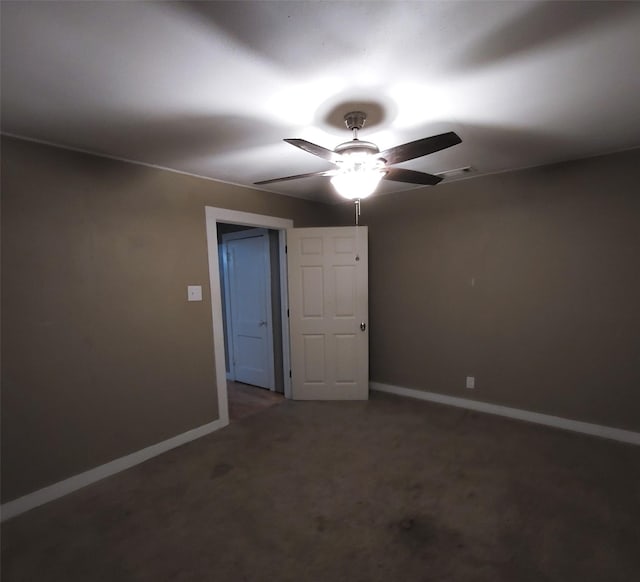 carpeted empty room featuring ceiling fan