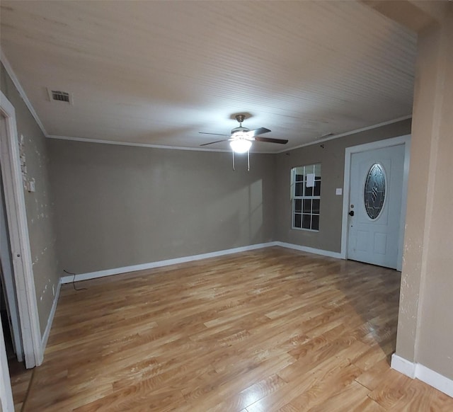 entrance foyer featuring light hardwood / wood-style floors, crown molding, and ceiling fan