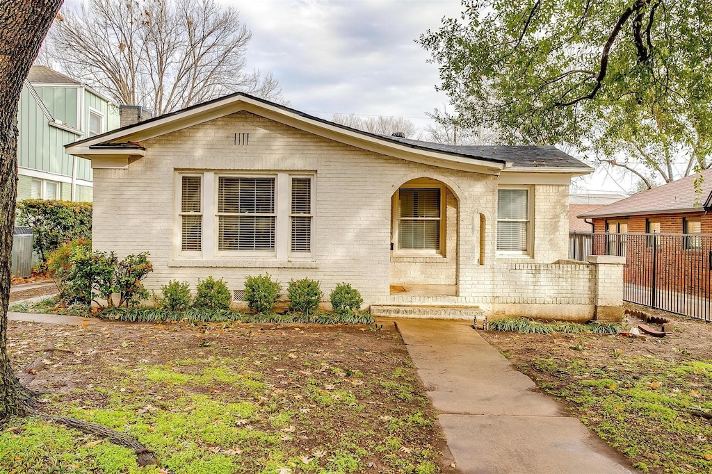 view of front of house with a porch