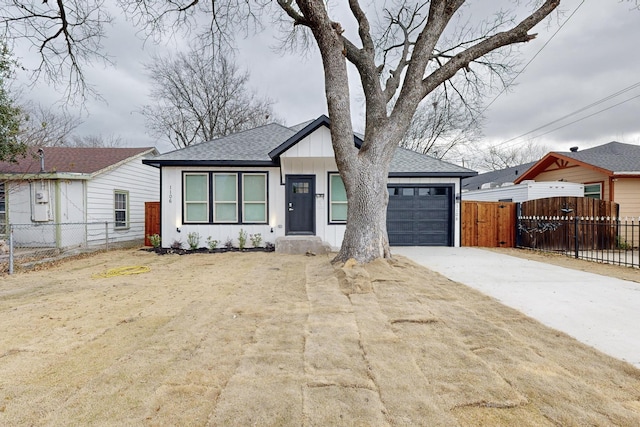 view of front facade featuring a garage