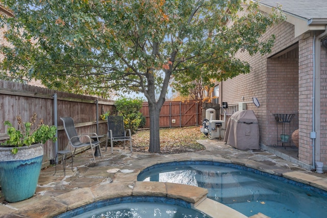 view of pool with an in ground hot tub