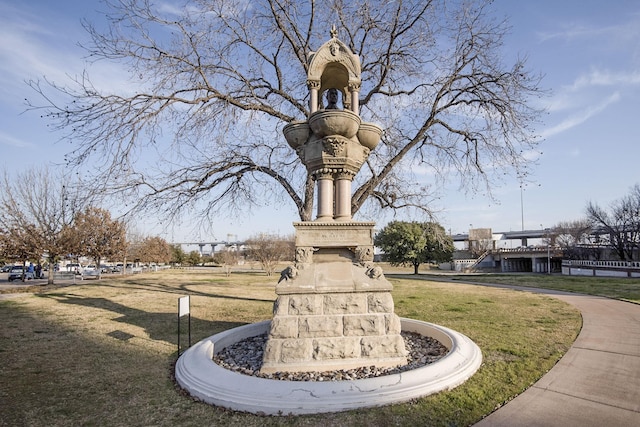 view of property's community featuring a yard