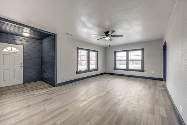 entrance foyer with ceiling fan, a textured ceiling, and light hardwood / wood-style floors