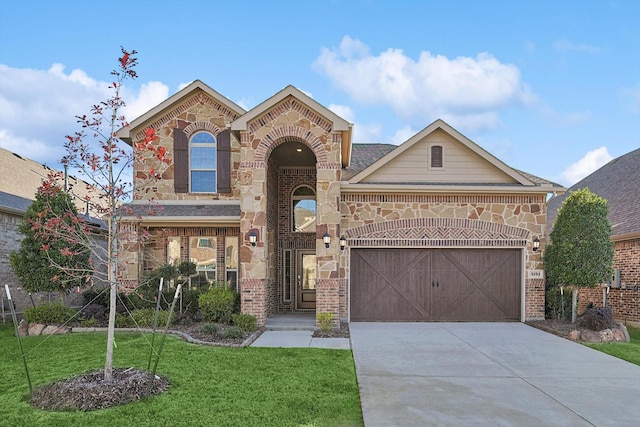 view of front of home featuring a front yard and a garage