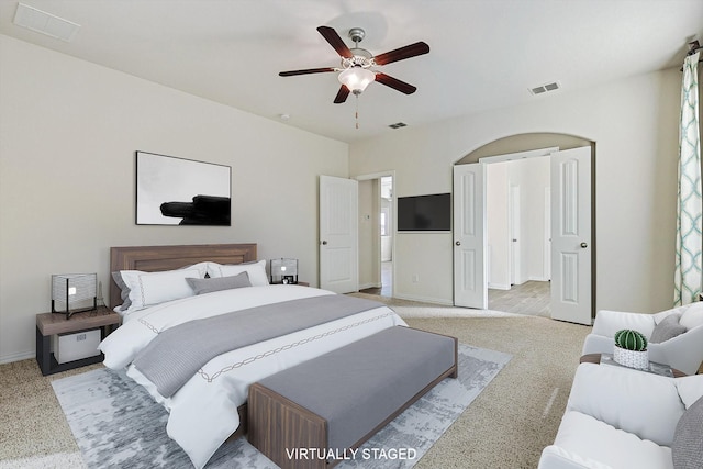 bedroom with ceiling fan