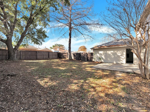 view of yard with a patio area