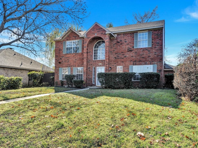 view of front of home featuring a front lawn