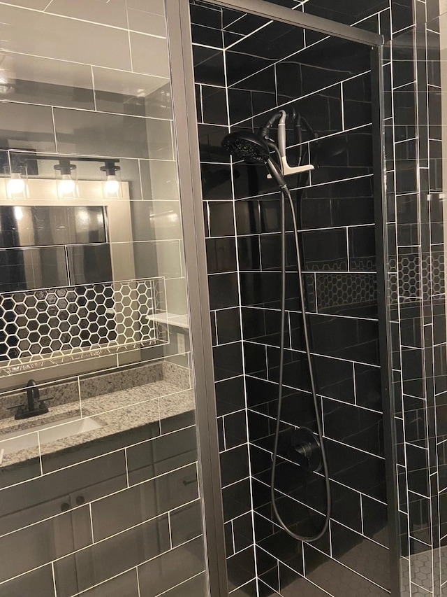 bathroom featuring sink and tiled shower