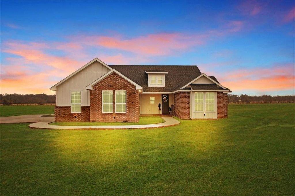 craftsman-style home featuring a yard