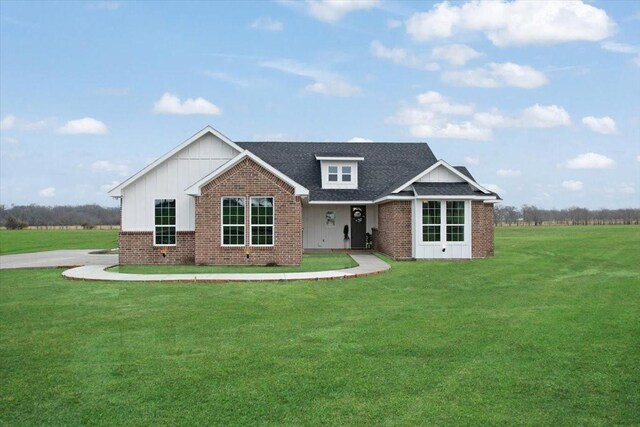 view of front facade with a front lawn