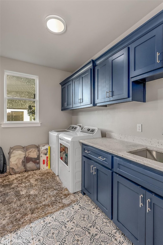 laundry room with cabinets, sink, and washing machine and clothes dryer