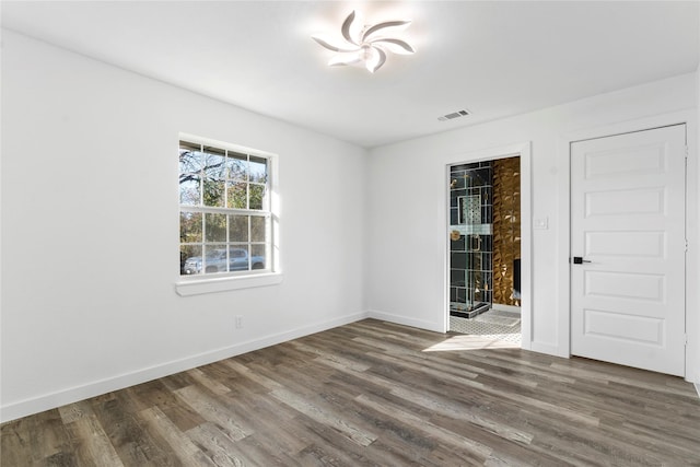 spare room featuring dark wood-type flooring