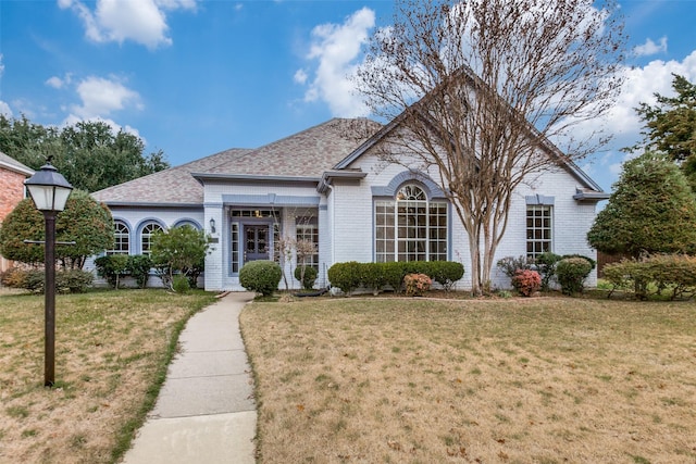 single story home featuring a front yard