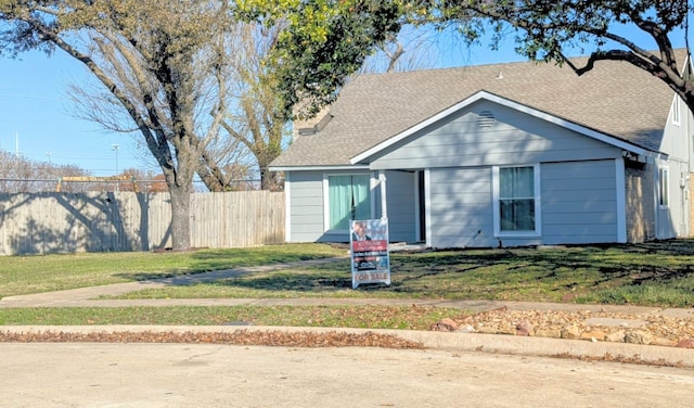 view of front of house with a front yard