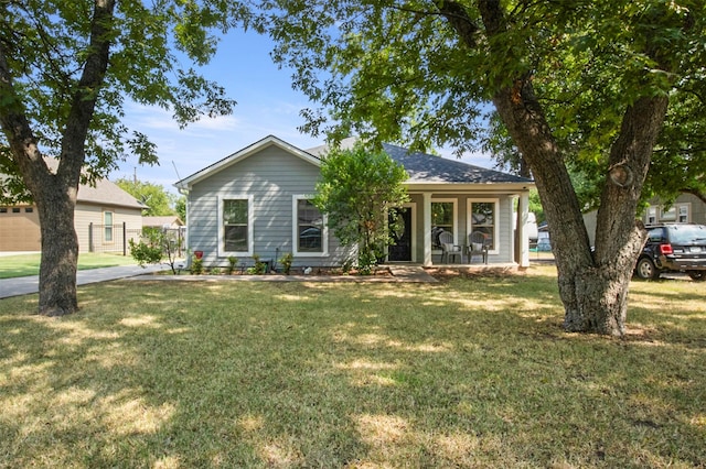 view of front of house with covered porch and a front lawn