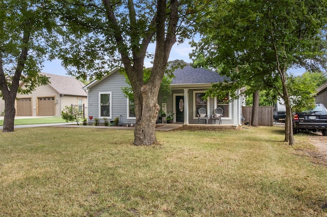 view of front facade featuring a porch and a front lawn