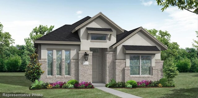 view of front of property featuring a front lawn