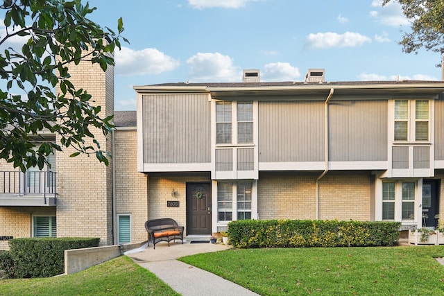 view of property featuring a front lawn