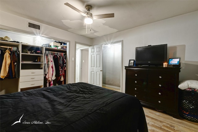 bedroom with ceiling fan, a closet, and light hardwood / wood-style floors