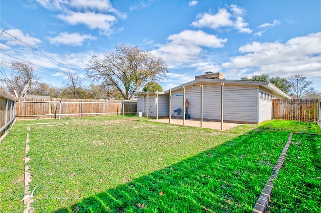 view of yard featuring a patio