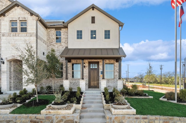 view of front of property featuring a front lawn