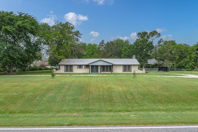 single story home featuring a front yard