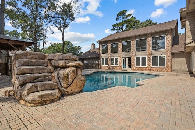 view of swimming pool