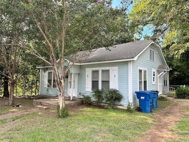 view of front of property with a front lawn