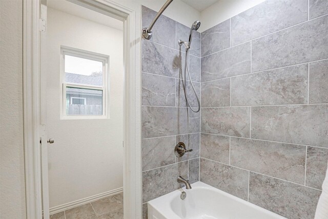 bathroom featuring tiled shower / bath combo