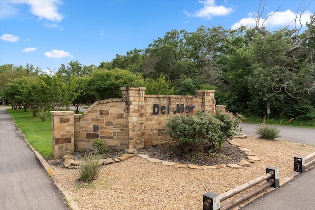 view of community / neighborhood sign