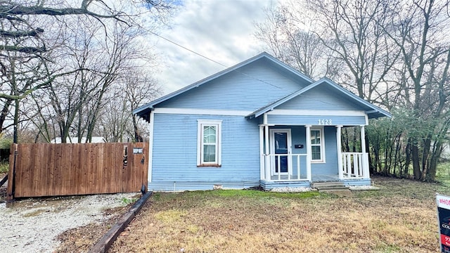 bungalow featuring a front yard