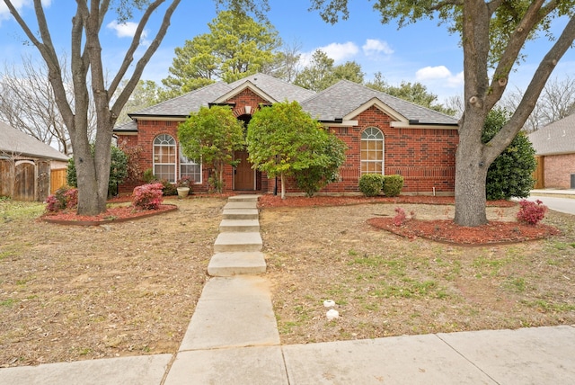 view of front of property with a front lawn