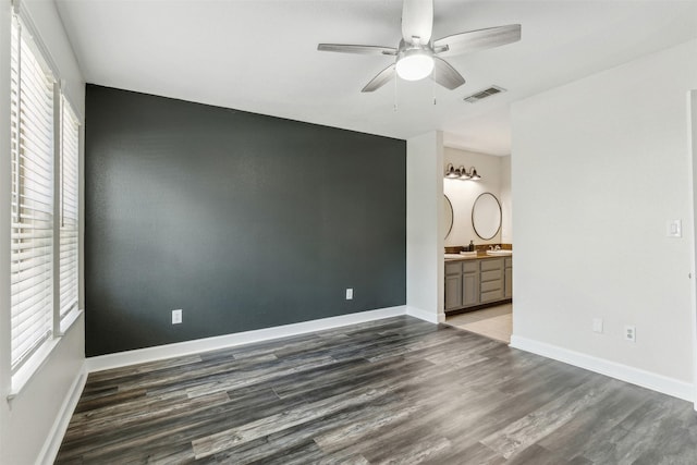 unfurnished room with dark hardwood / wood-style floors and ceiling fan