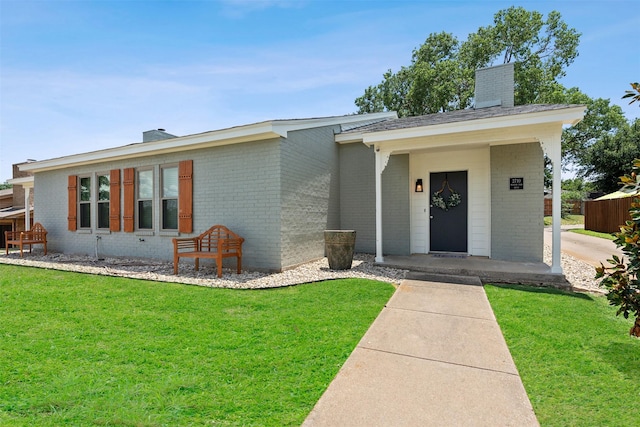 view of front facade featuring a front yard