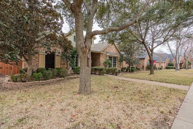 view of front of house featuring a front yard